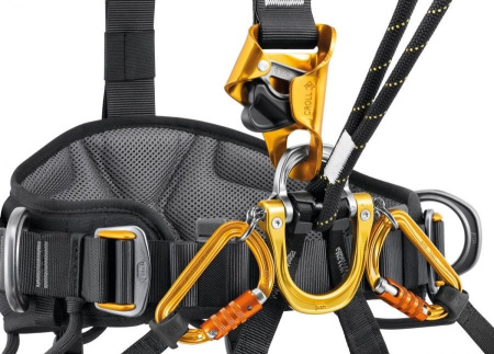 Страховочная привязь Petzl ASTRO BOD FAST с зажимом CROLL